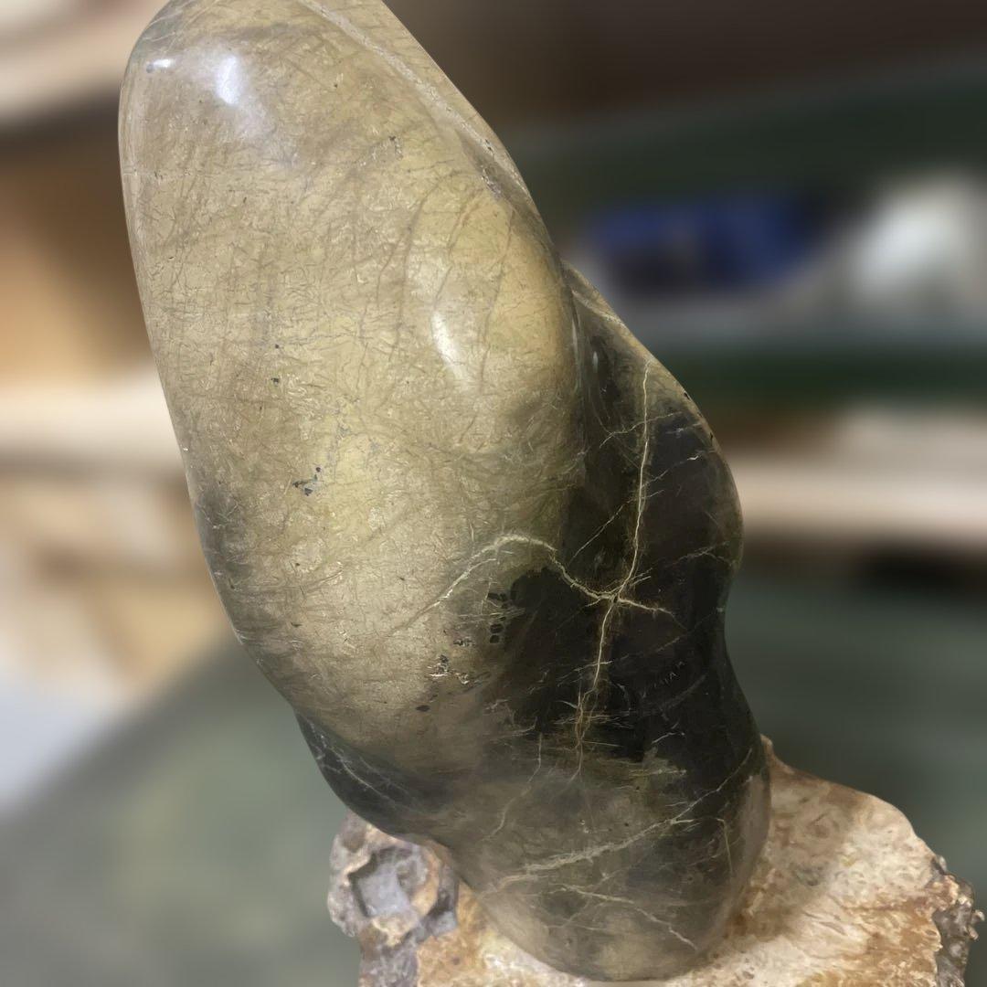 蛇紋石　綺麗に畝る蛇が美しい　 北海道産　約5.7キロ　扱いやすいサイズ　美術品