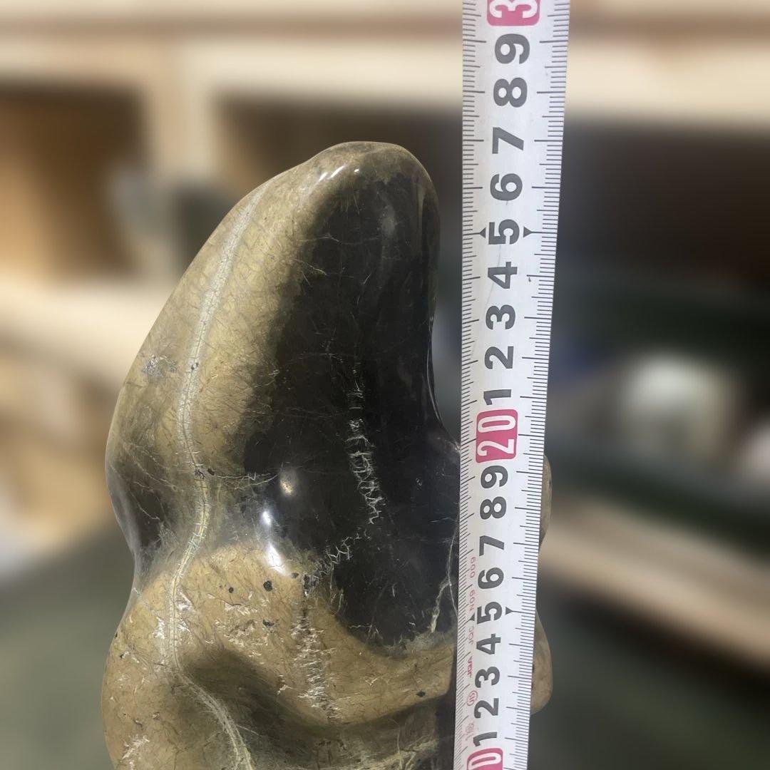 蛇紋石　綺麗に畝る蛇が美しい　 北海道産　約5.7キロ　扱いやすいサイズ　美術品