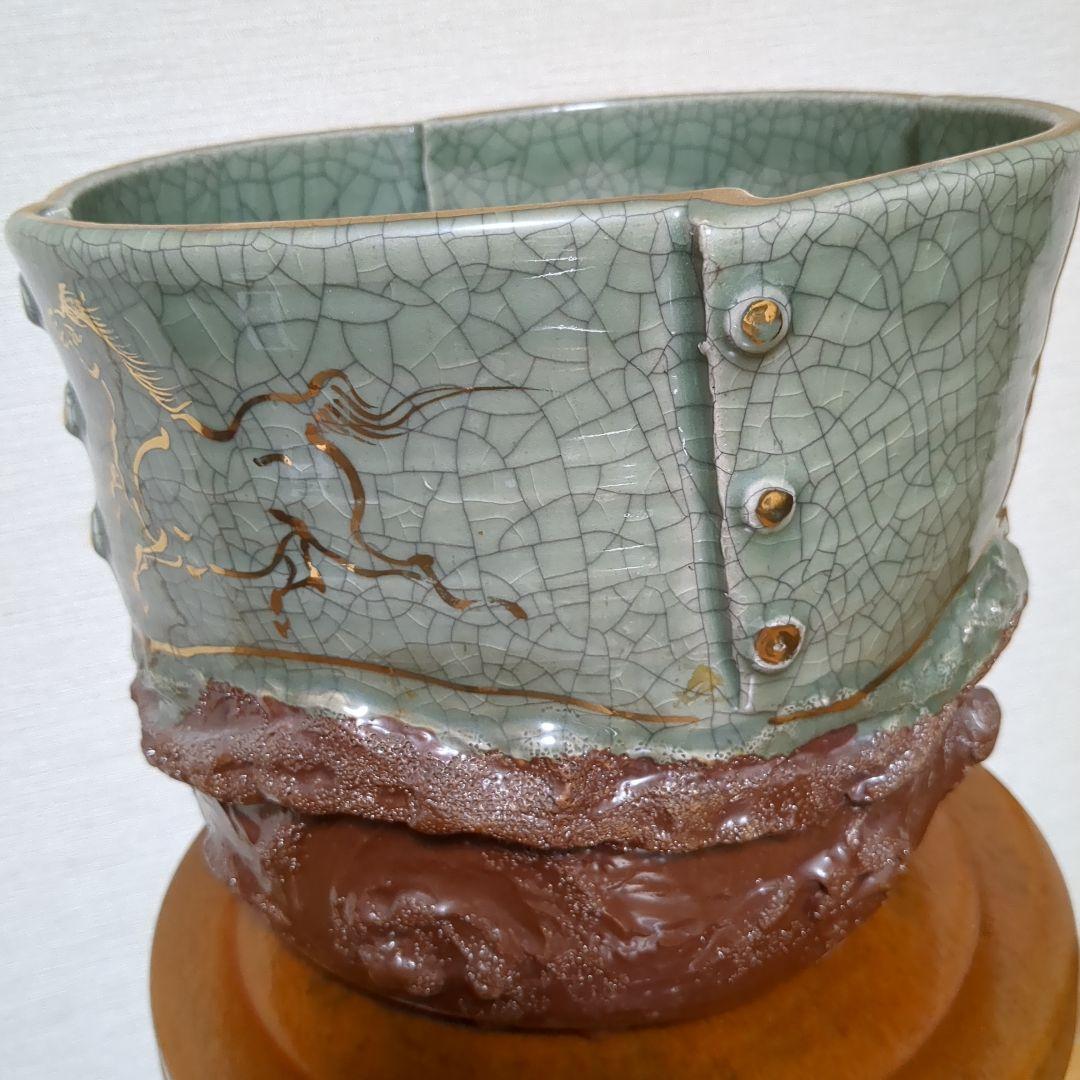 片手で持てない湯呑み　両手でもちょっと大変