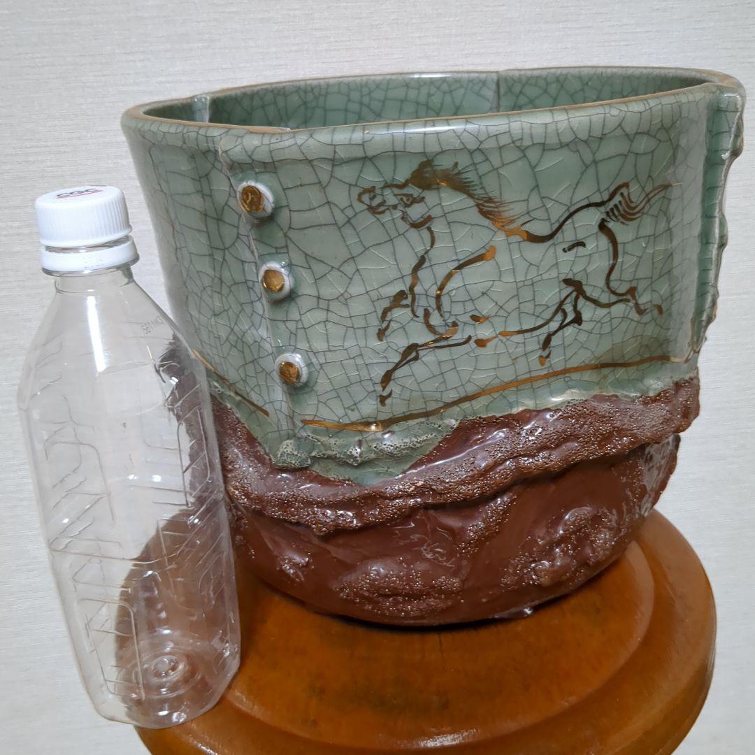 片手で持てない湯呑み　両手でもちょっと大変