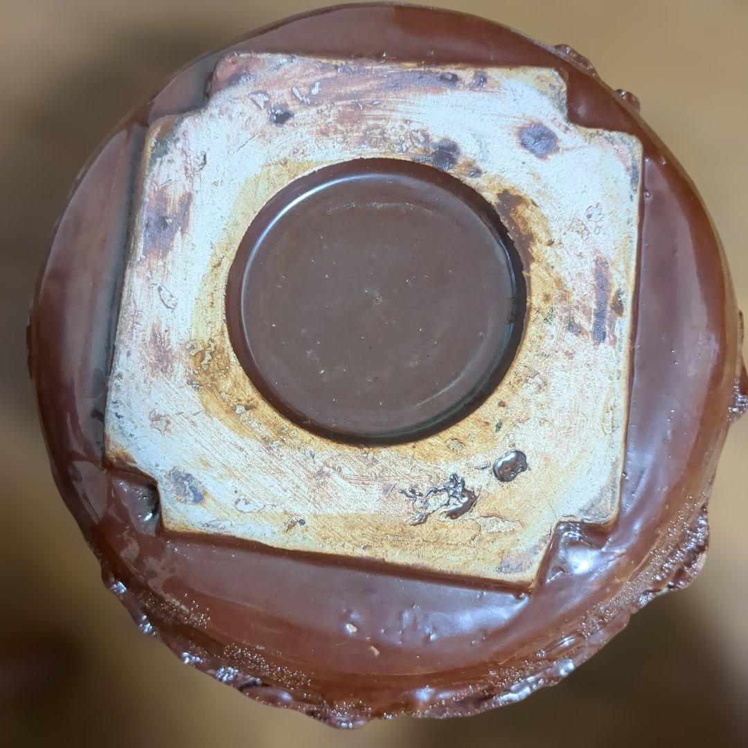 片手で持てない湯呑み　両手でもちょっと大変