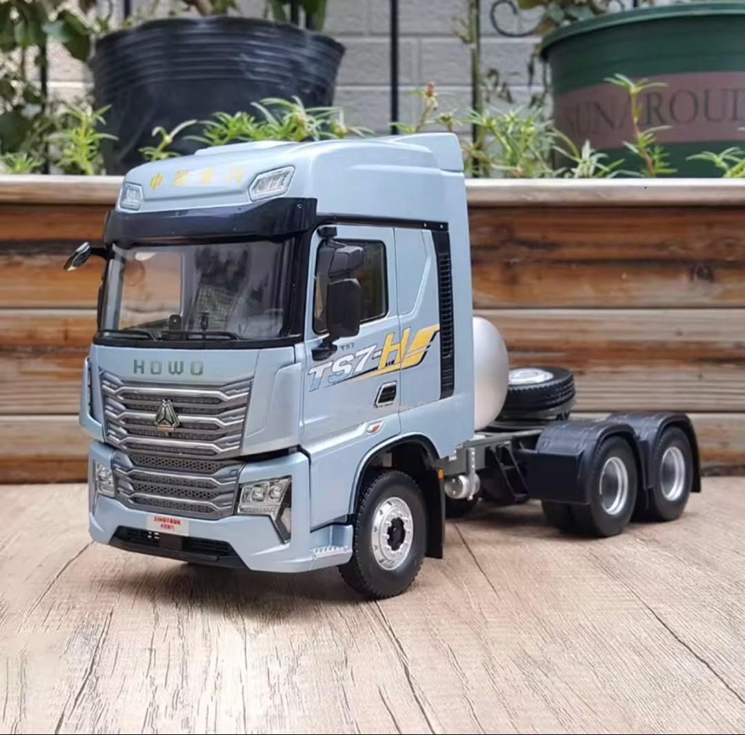 HOWO TSZ トラック 1/24スケール　モデル