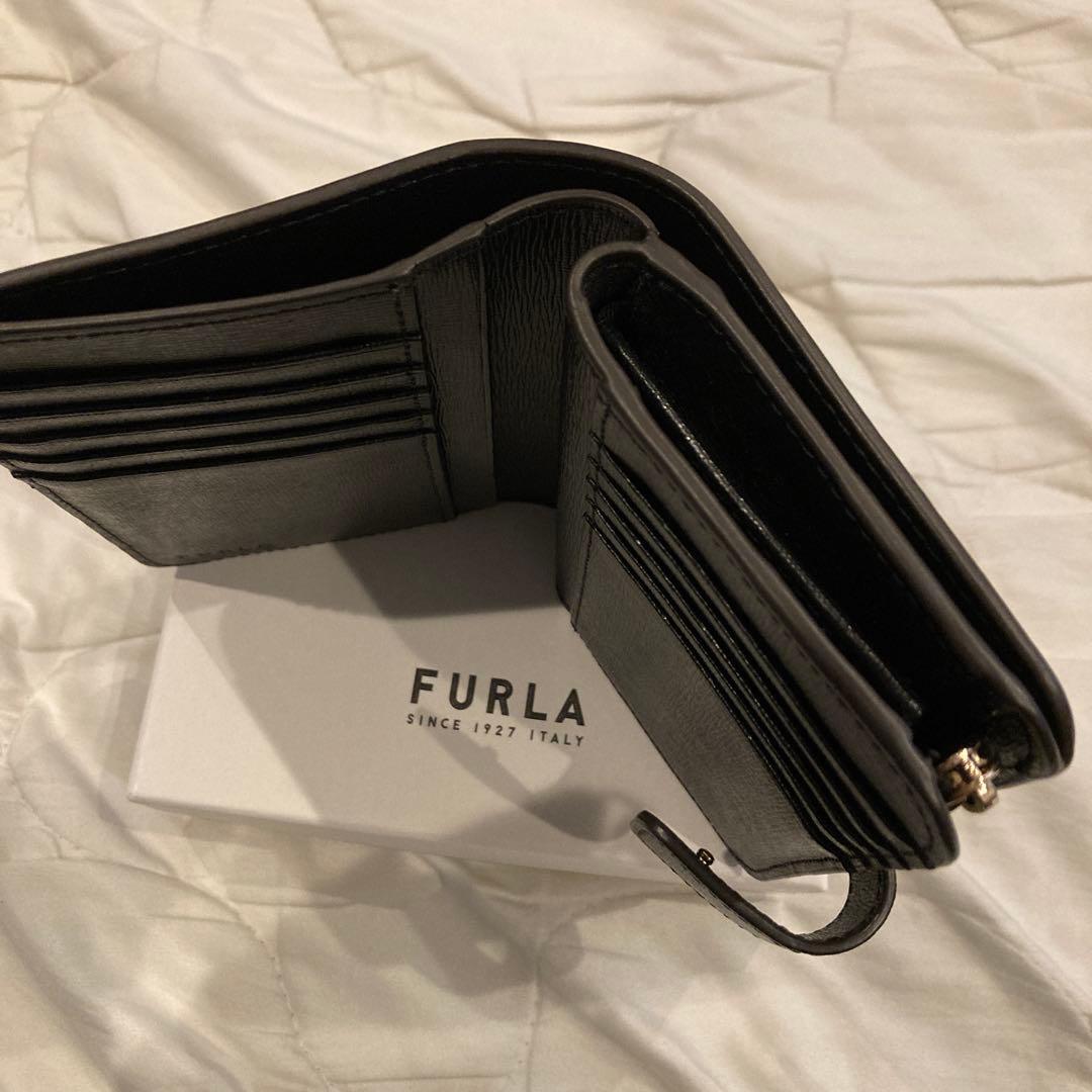 【お値下げ中】FURLA ブラック 二つ折り財布⭐︎美品