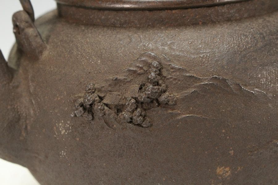 龍文堂造 山水紋 鉄瓶(Ｋ-XA822)