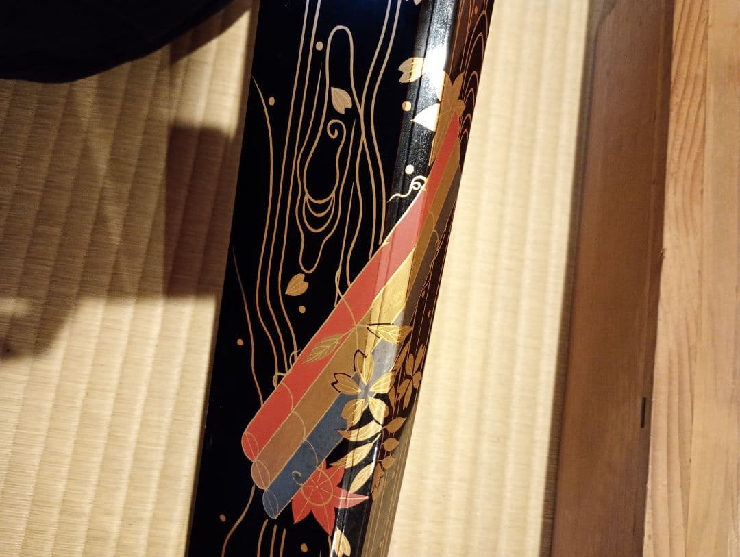 【茶道具】花筏蒔絵炉縁　塗師月峰作　炉縁114