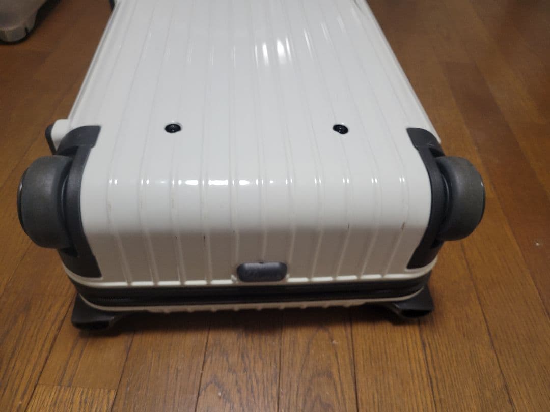 RIMOWA ホワイト キャリーケース 中古 値引き交渉ok 説明必読