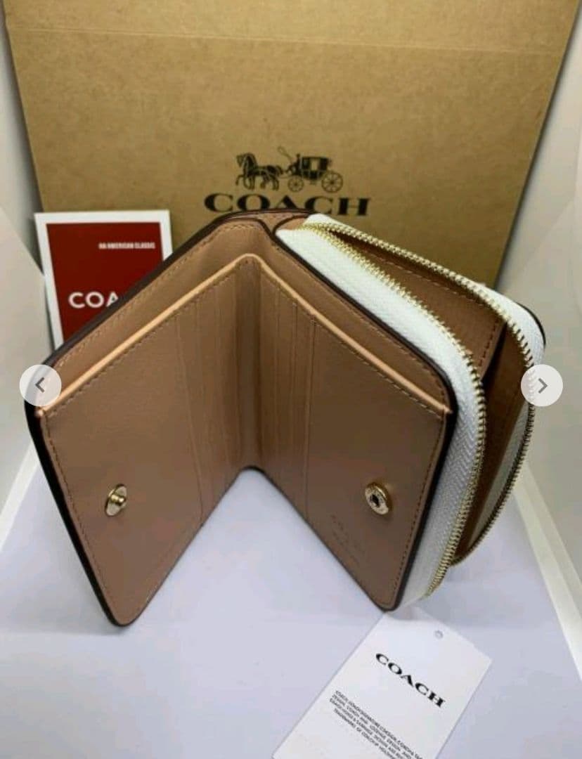 田*典様 新品未使用品☆COACH スヌーピー 二つ折り財布