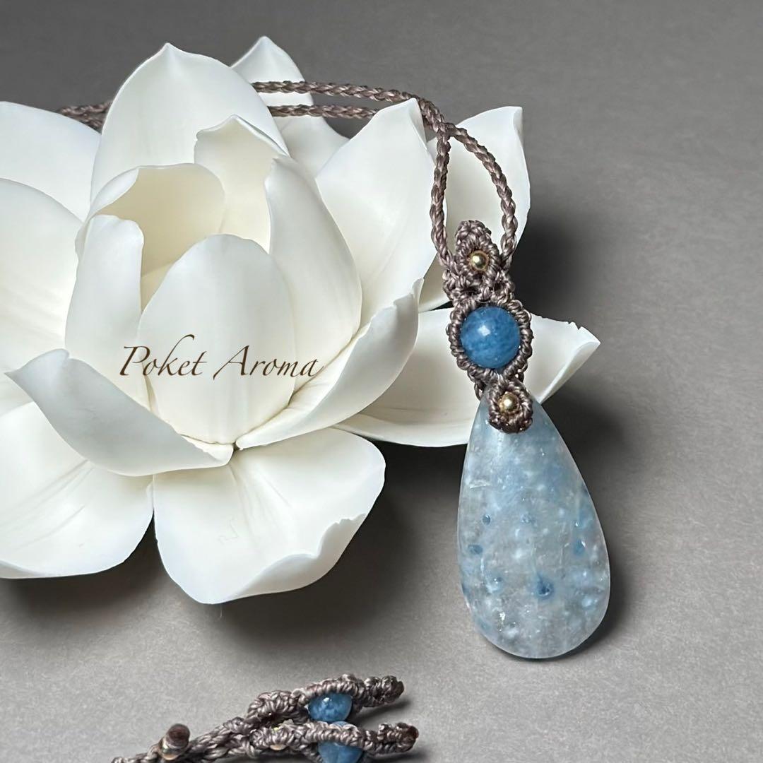 『芭舞』ファイバラスクォーツとディープアクアマリンのマクラメペンダントネックレス