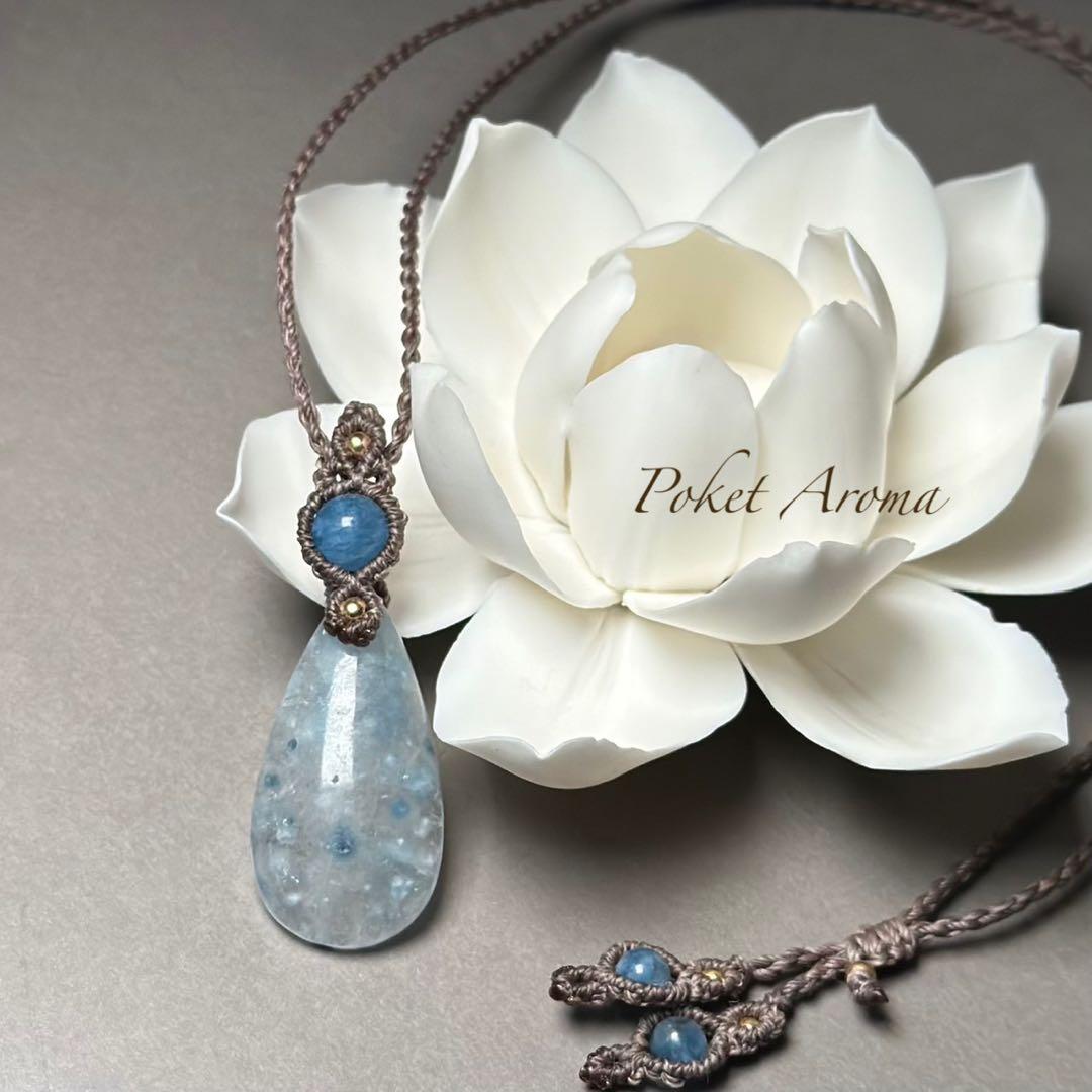 『芭舞』ファイバラスクォーツとディープアクアマリンのマクラメペンダントネックレス