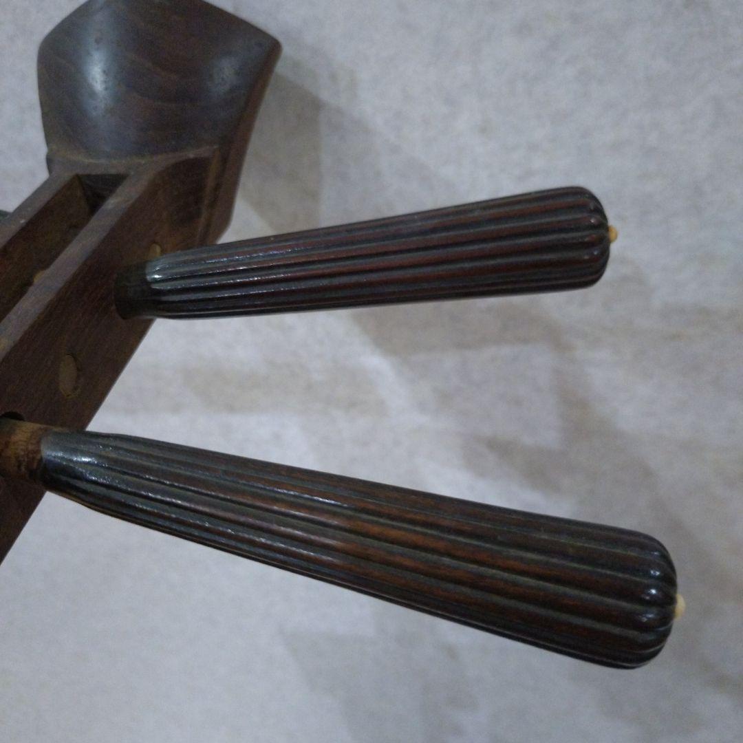 日本のアンティーク 琵琶 撥 弦楽器 和楽器 琵琶 木製　スタンド付き