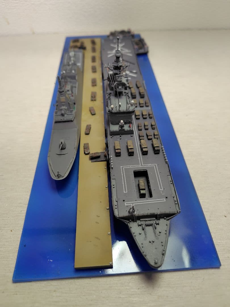 海上自衛隊護衛艦 おおすみ，みくま 1/700 スケール完成模型