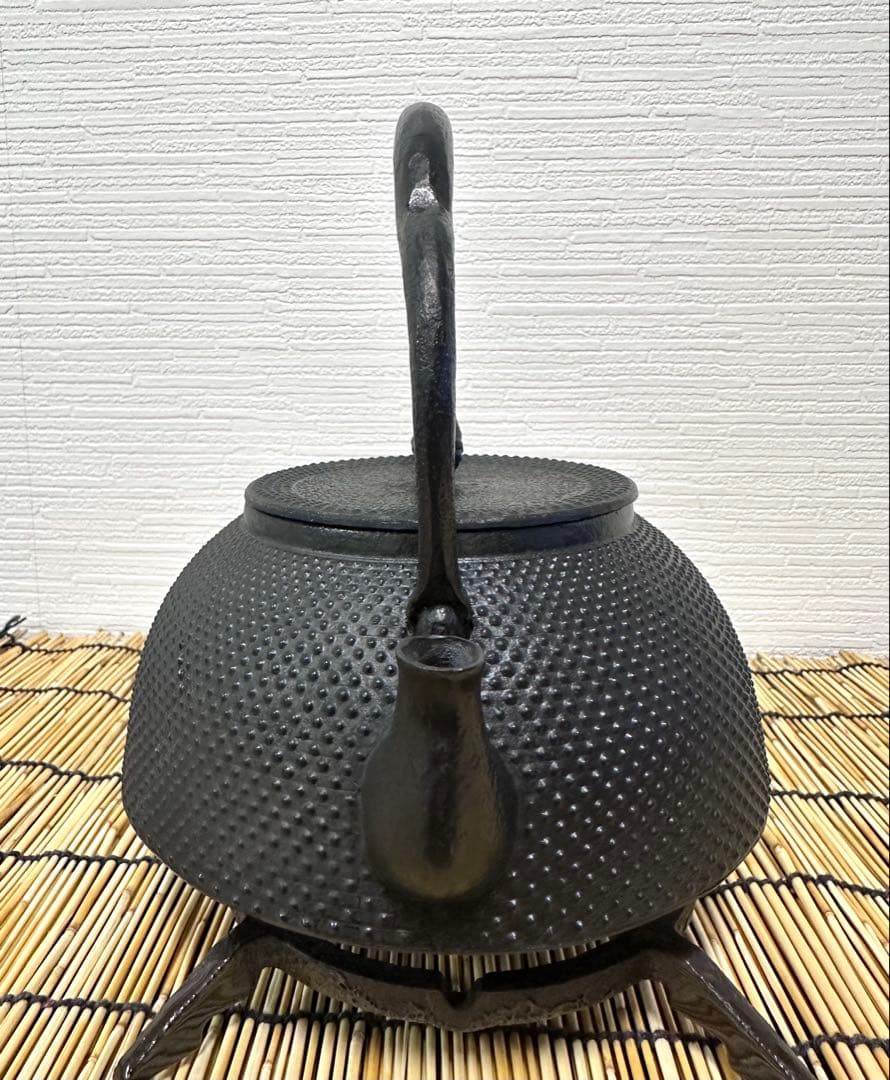 未使用品　南部利祥銘造 １５型アラレ 南部鉄瓶　南部鉄器　鉄瓶