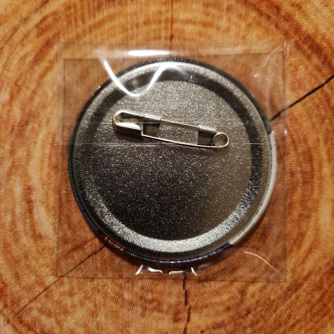 進撃の巨人　描き下ろし缶バッチコレクション（スーツver.）リヴァイ　ドンキ