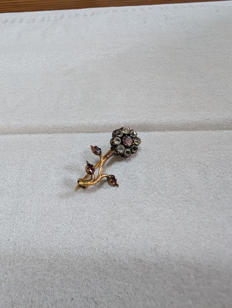 ジュエリー　ブローチ