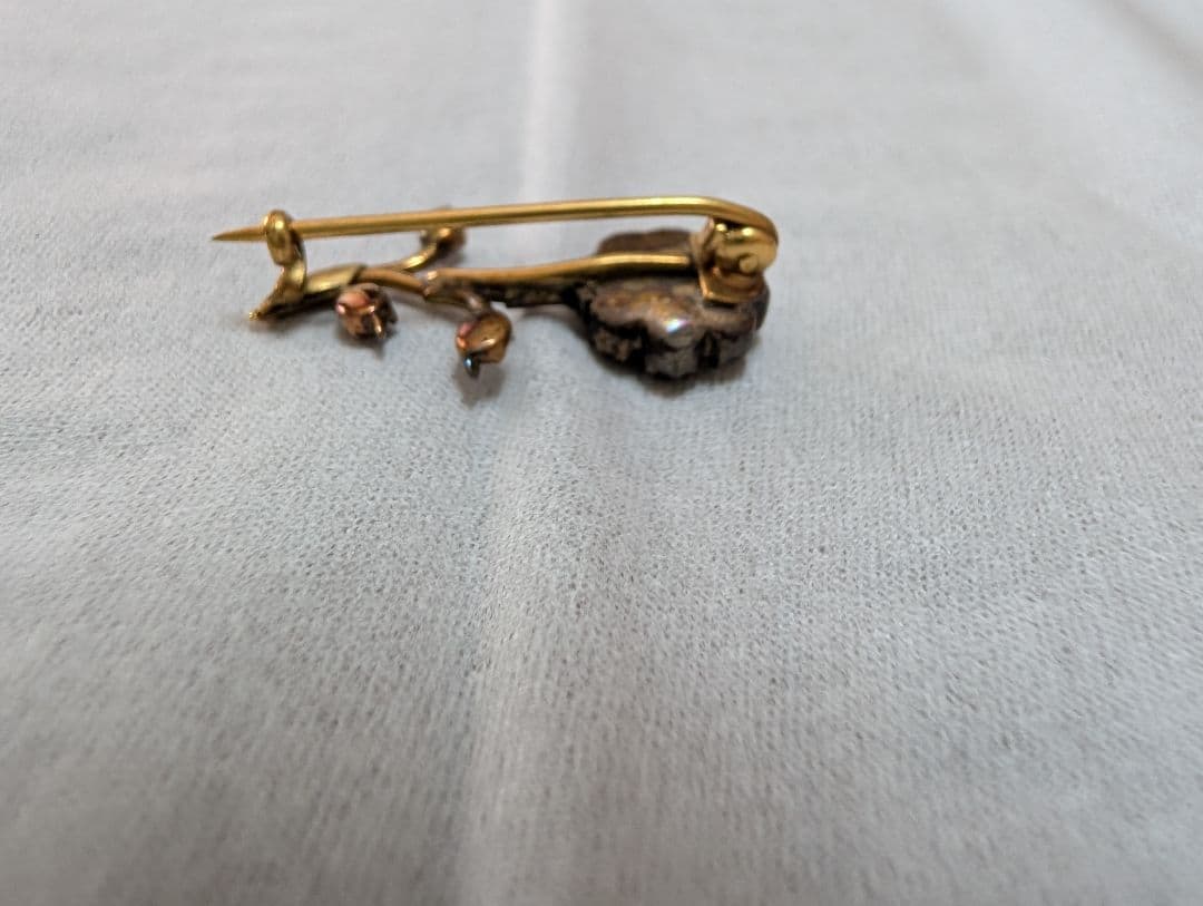 ジュエリー　ブローチ