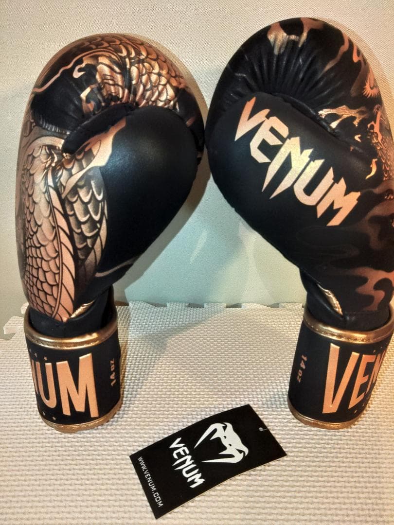 【14oz】 VENUM ボクシンググローブ 【ゴールド】