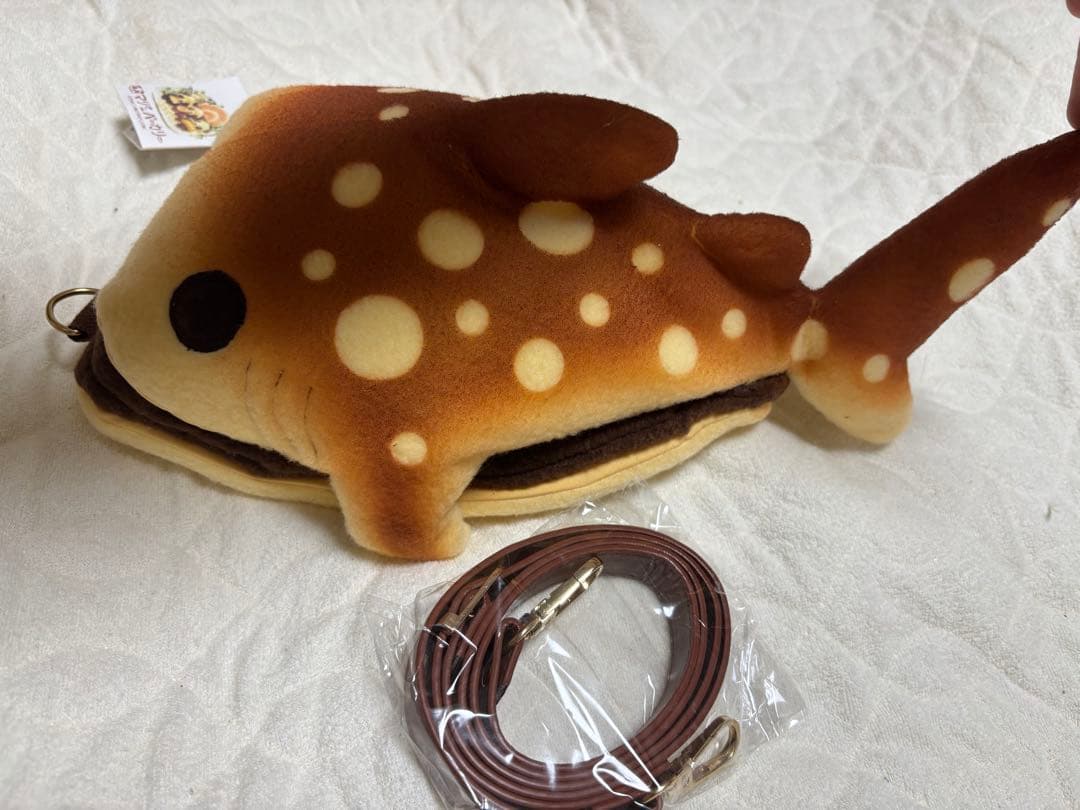 ジンベイザメのふんわりブッセ ポシェット（チョコ）