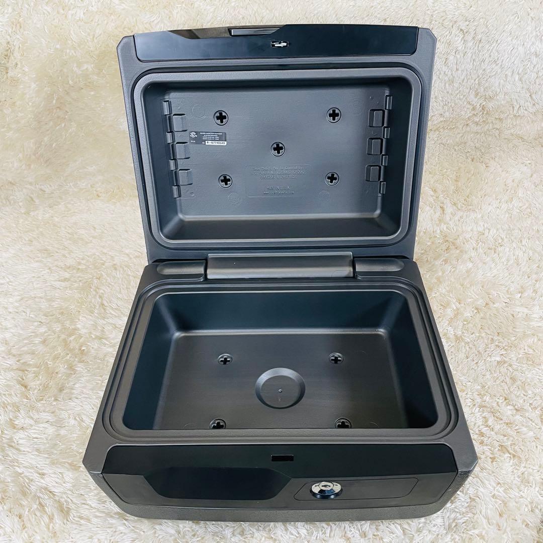 SentrySafe 耐火　防水　ポータブル金庫 フラットキー　CWシリーズ　黒