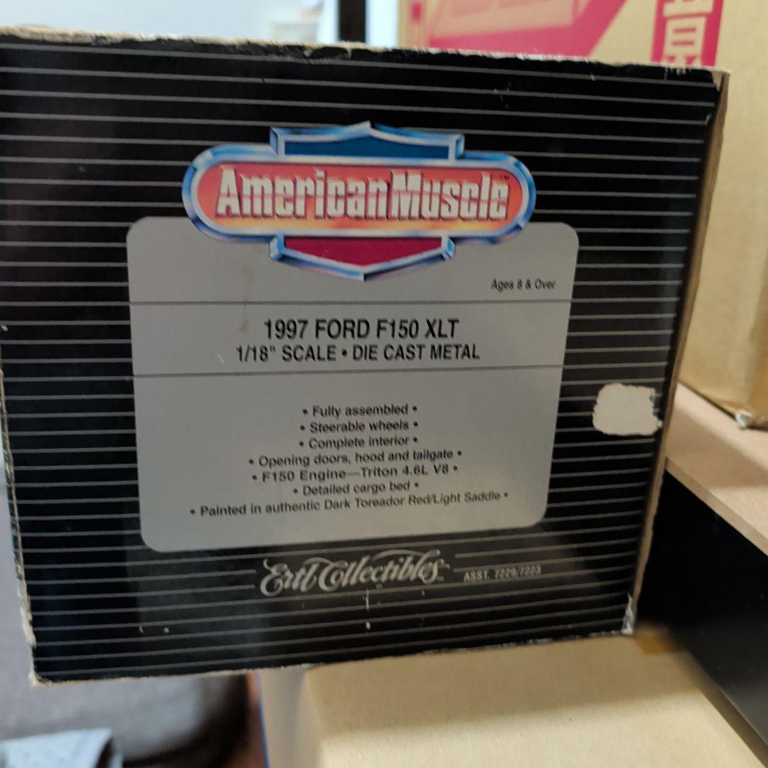 1997 Ford F150 XLT 1/18 ダイキャストモデル