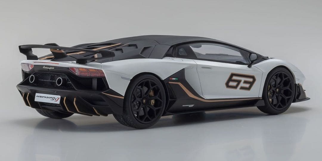 【土曜限定価格】【希少】京商　ランボルギーニ　アヴェンタドールSVJ63