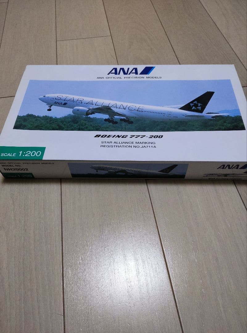 【美品】NH20002ANA ボーイング777-200 JA711A　1/200