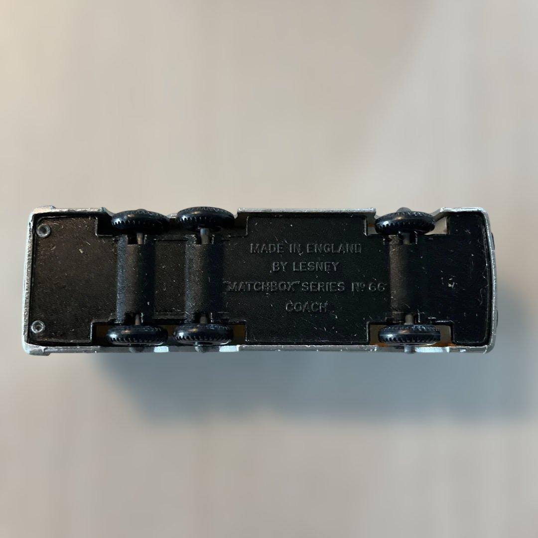 ミニカー　マッチボックス　66 グレイハウンドコーチ