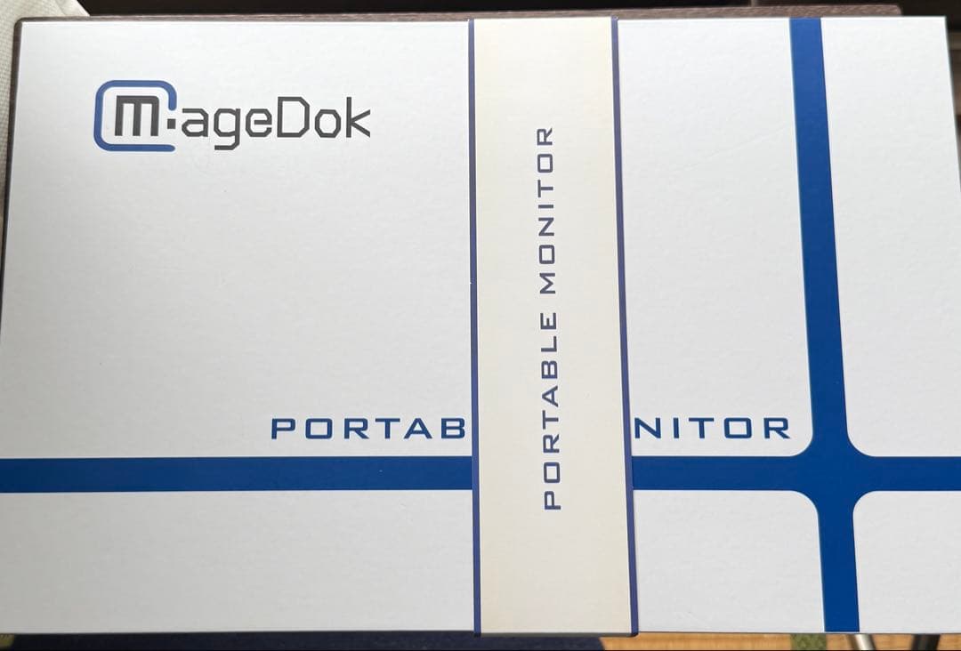 モバイルモニター4k 15.6インチ　ブラックディスプレイ スタンド付き4k