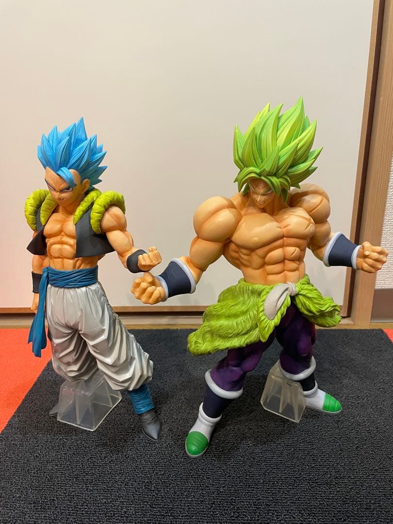 ドラゴンボール 一番くじ　超サイヤ人フィギュア２体セット