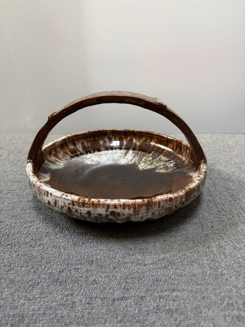 取っ手付き陶器皿 茶色と白のグラデーション