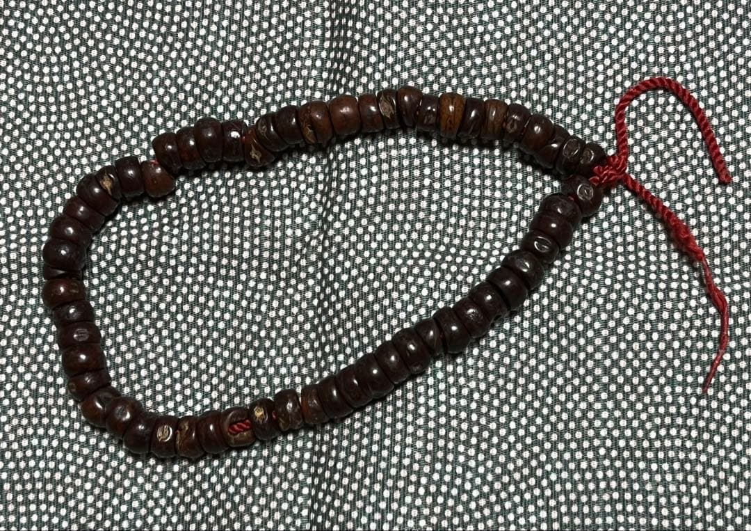 稀少　アンティーク　チベット　直径8mm台鳳眼菩提樹のビーズ62個　その他