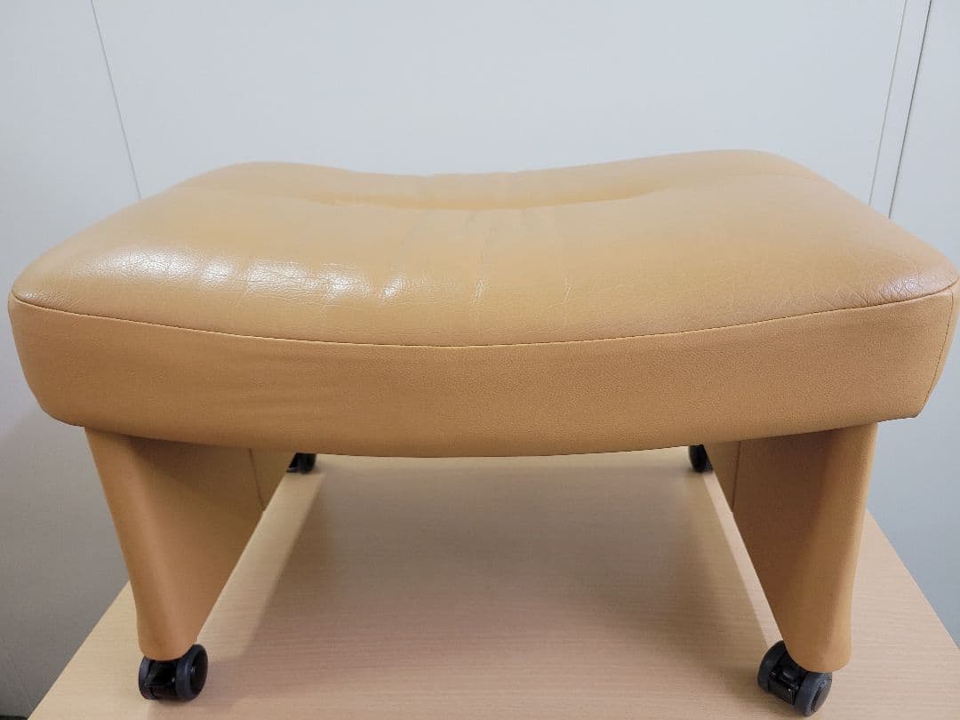 Karimoku 本革 ベージュ オットマン キャスター付き スツール