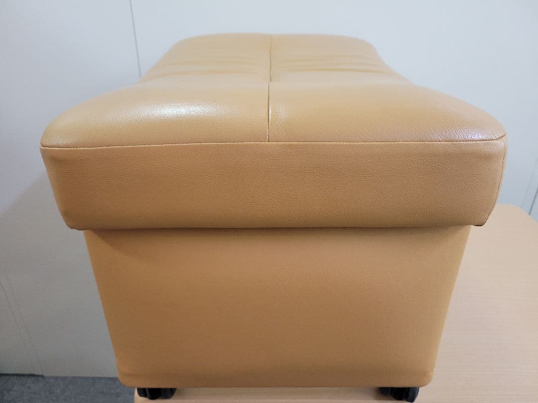 Karimoku 本革 ベージュ オットマン キャスター付き スツール