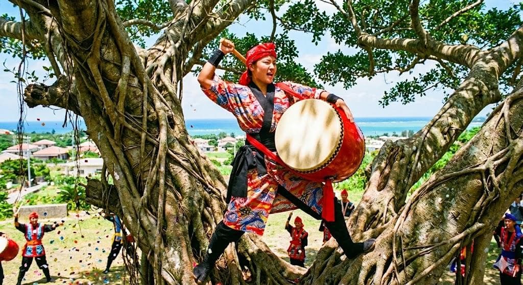 新品未使用(送料無料)19.980円　Nエイサー大太鼓30cmバチ付き