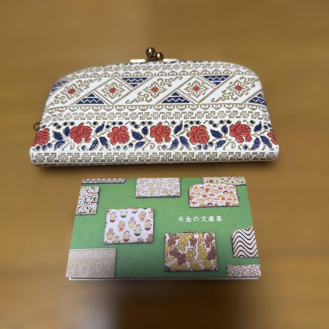 水金の文庫革　がま口財布、バラ柄