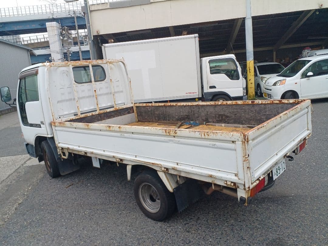 神戸発　アトラストラック1.5トン低床ロング　オートマ　ガソリン