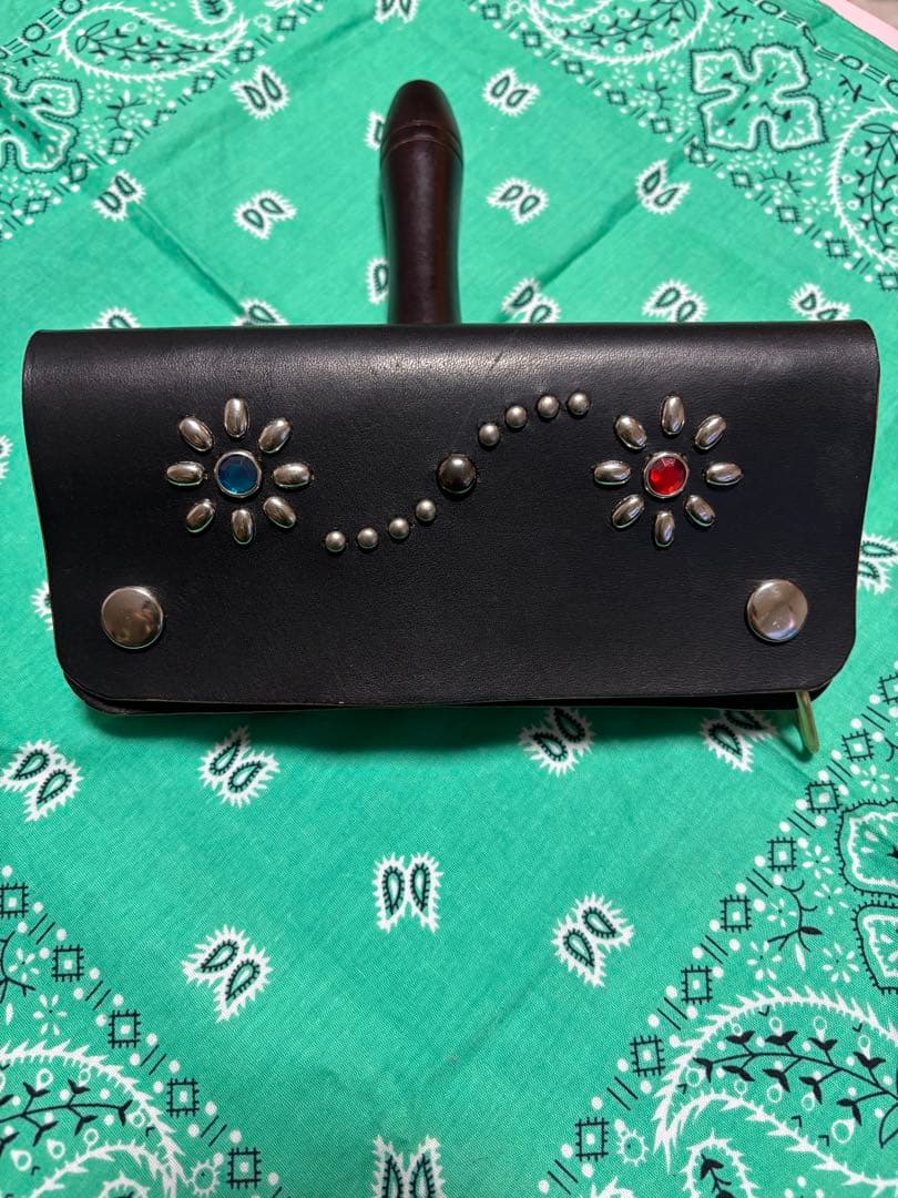 トラッカーウォレット　三層　丘染め　レザークラフト　ハンドメイド　スタッズ