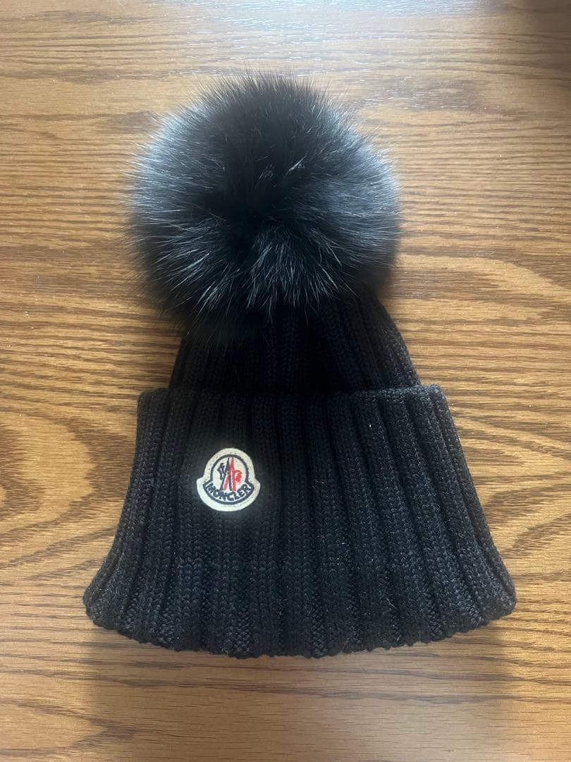 MONCLER ポンポン付き ブラックニット帽