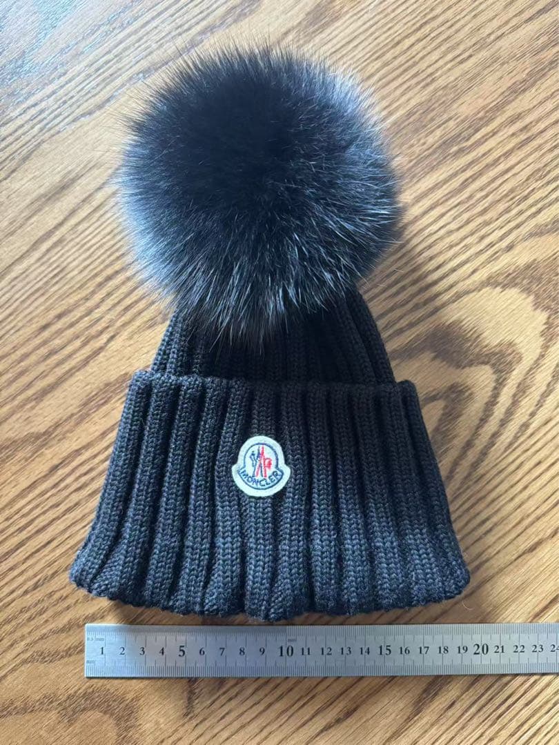 MONCLER ポンポン付き ブラックニット帽