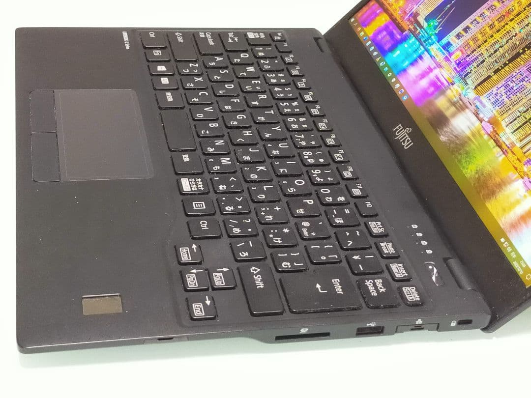 ②超美品中古、超軽量777gのブラック色の富士通LIFEBOOK U939/B