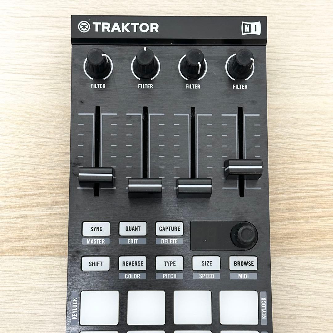 TRAKTOR KONTROL F1 DJコントローラ