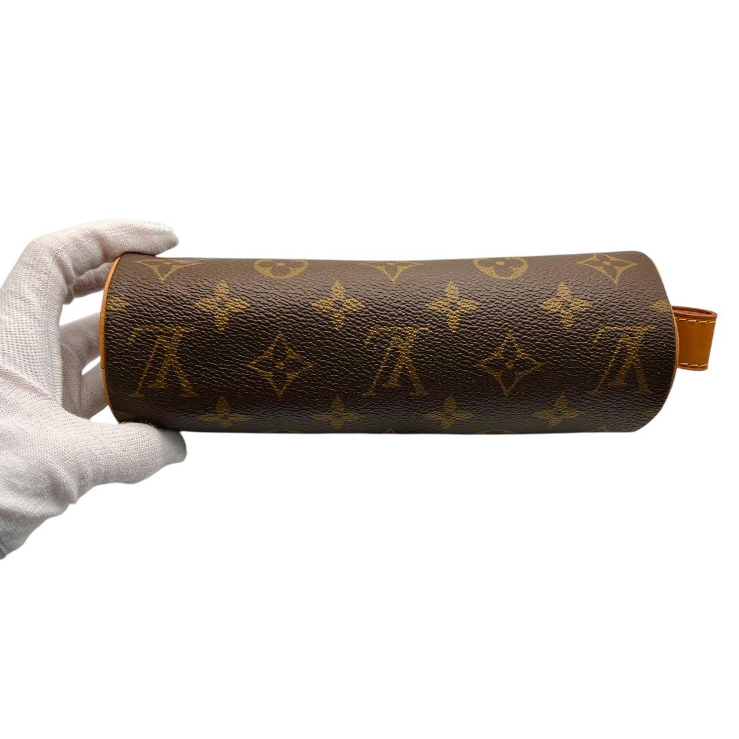 Louis Vuitton トゥルース ロンド モノグラム ペンケース 8023