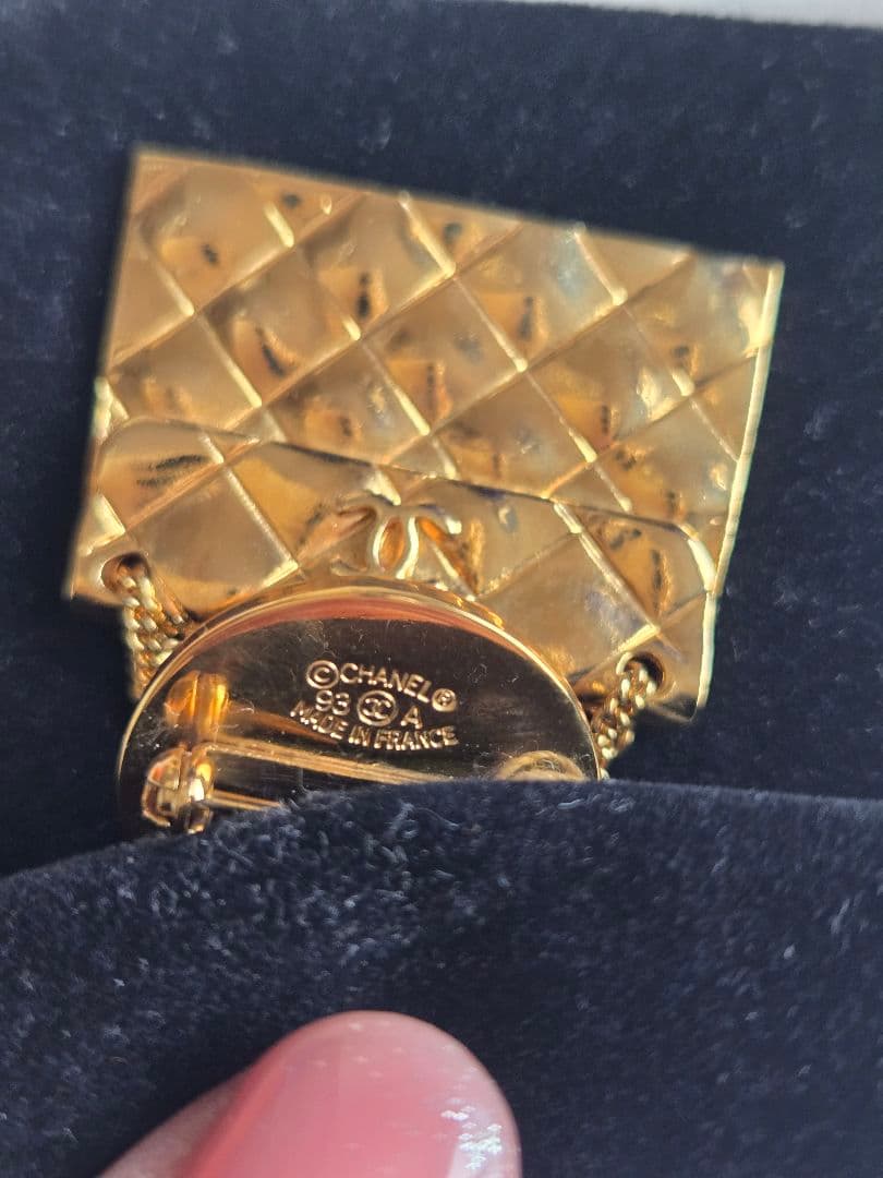 クリスマスSALE☆未使用品☆CHANEL ゴールドブローチ CC　マトラッセ