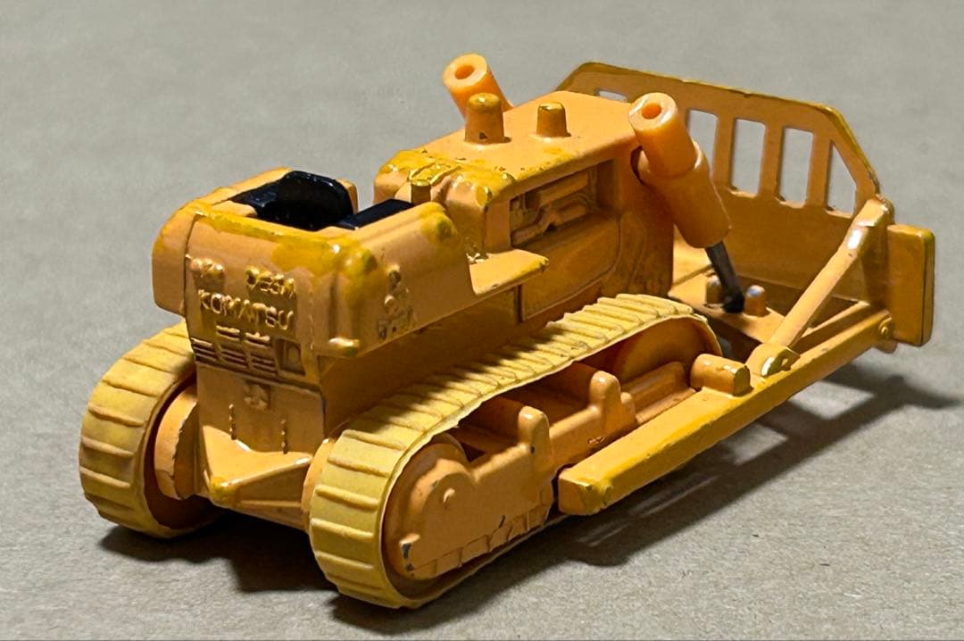 トミカ 小松 D65A レーキドーザ