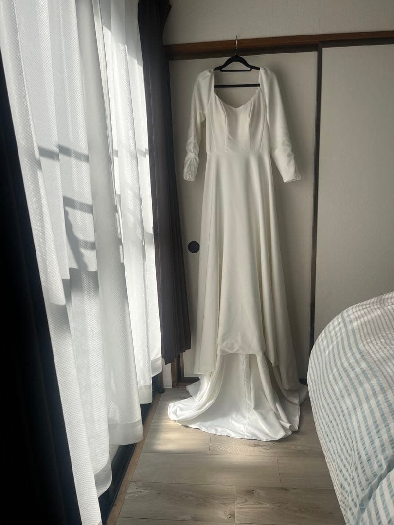 ホワイトウェディングドレス Aライン　長袖