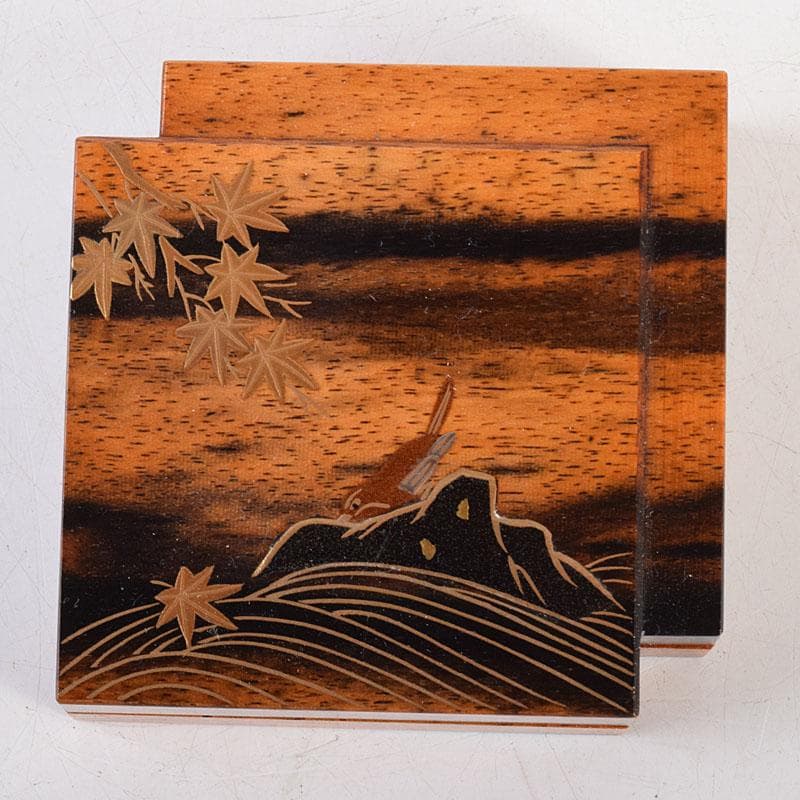 茶道具　荒井喜峰作　黒柿　楓に鳥蒔絵　色紙香合　共箱　V　8366