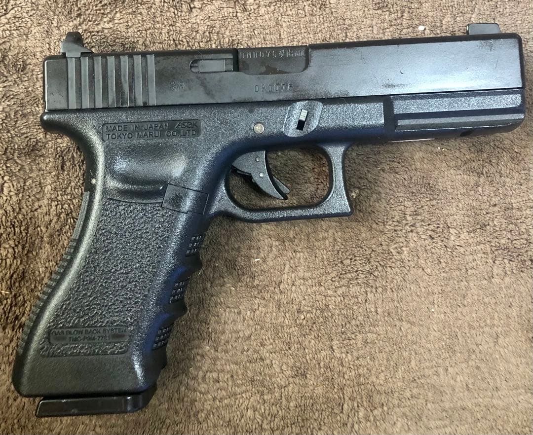 東京マルイ　ガスブローバックハンドガン　 グロック17 gen3 カスタム　中央