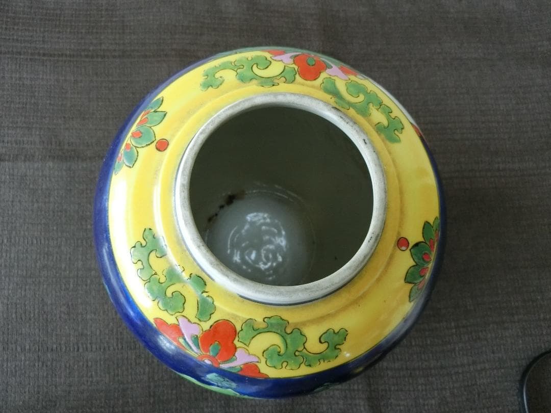 【壺　色絵キレイ　馬上人物山水色絵文様　在銘 何処の国の物 】◆花瓶　鑑賞　骨董