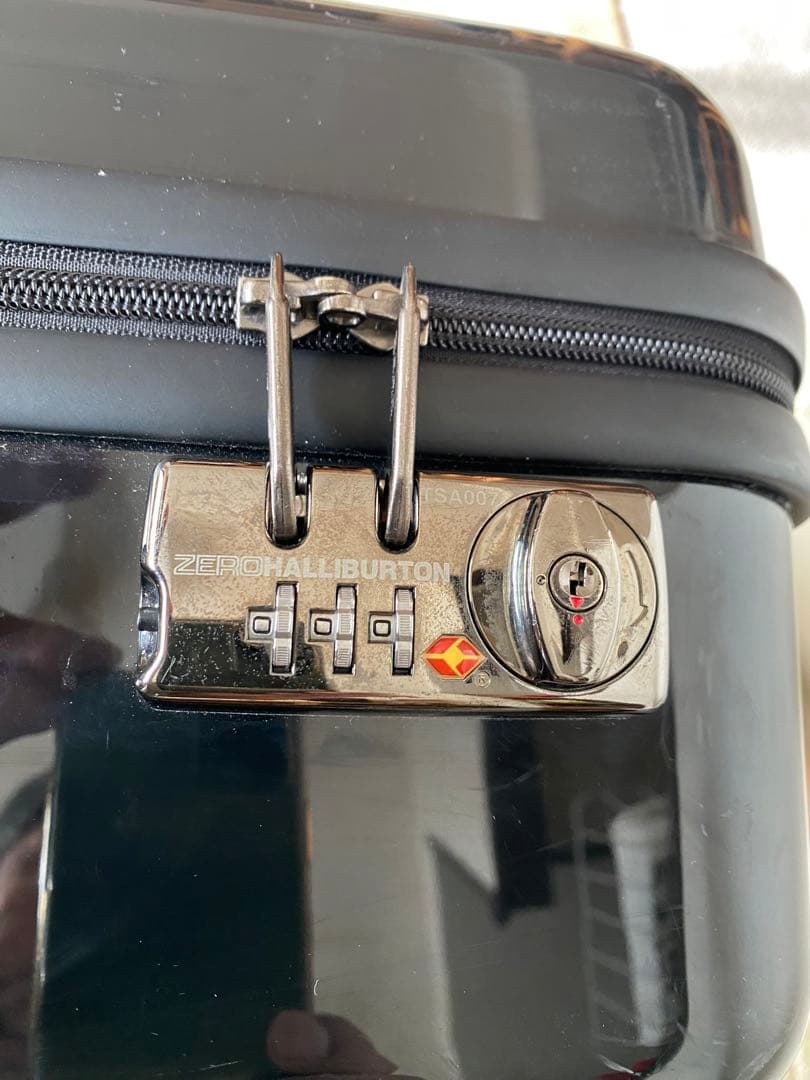 ZERO HALLIBURTON ゼロハリバートンスーツケース　ブラック　2輪