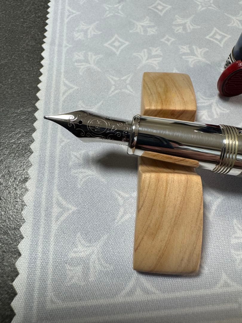 オチェアーノ・アトランティコ（大西洋） 万年筆（480本生産）字幅M