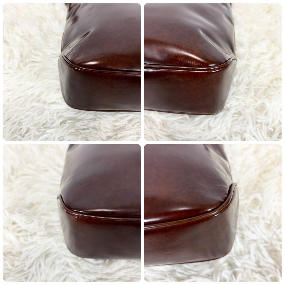 美品✨フェラガモ ショルダーバッグ ワンショルダー ロゴ金具 内側総柄 肩かけ